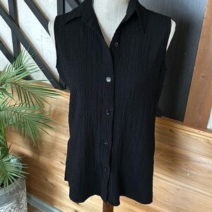 White Stag women’s top black size M
Women’s top blouse